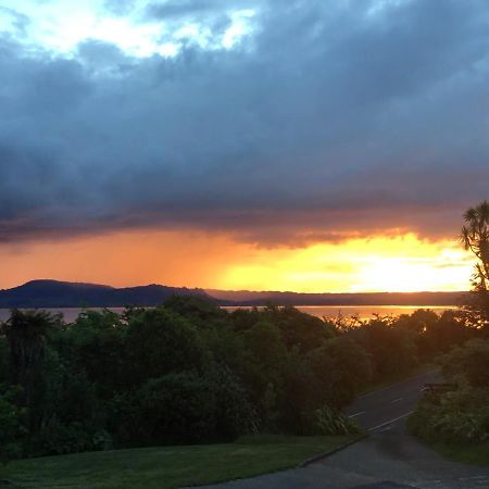Spectacular Lake Views Rotorua Luaran gambar